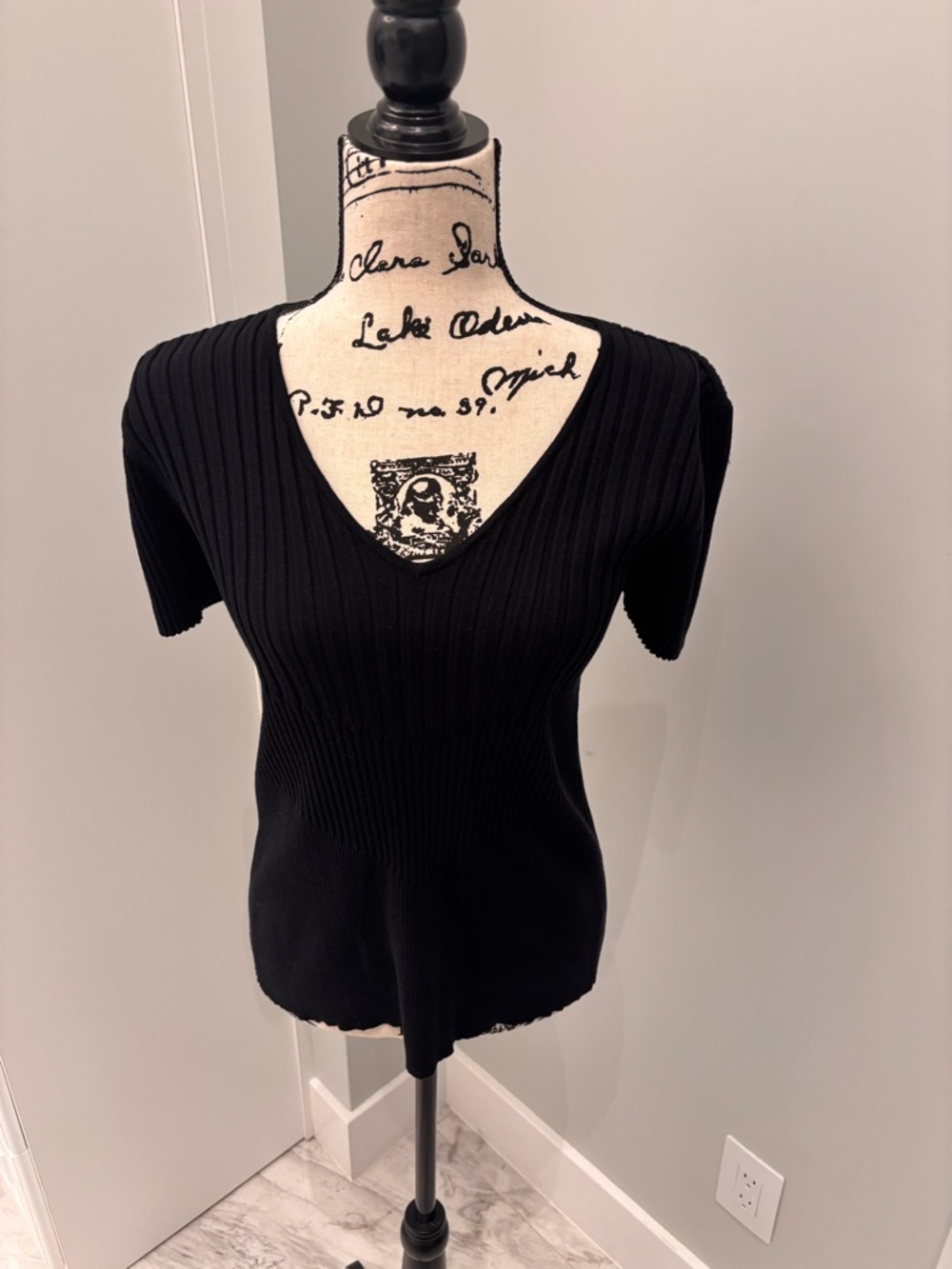 Worthington Black Ribbed V-Neck Short Sleeve Top - Fitted Knit - NWT